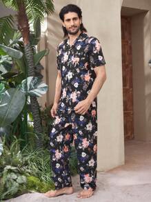 Manfinity ChillVibe Conjunto de ropa de estar por casa informal con top de manga corta con estampado floral de una sola botonadura y pantalones para hombre - Multicolor - Ver 4
