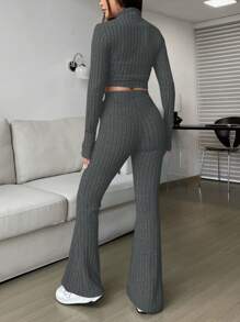 SHEIN EZwear Conjunto de dos piezas de top corto de un solo color y pantalones acampanados - Gris - Ver 2