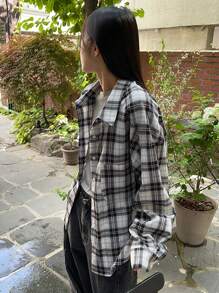 DAZY Women's Plaid Button-Up Loose Fit Long Sleeve Shirt