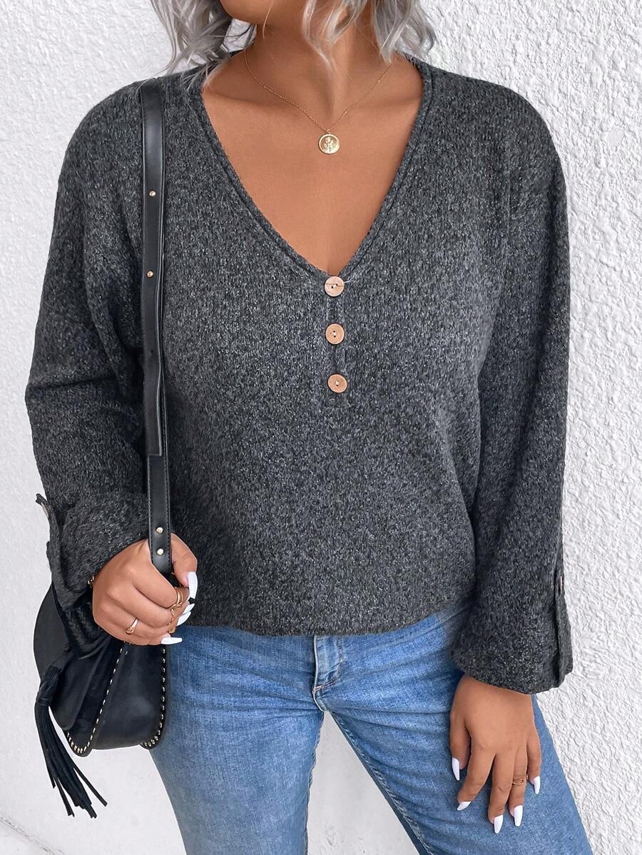 SHEIN Suéter de punto minimalista de talla grande con cuello en V, detalles de botones y manga larga en unicolor para otoño e invierno - Gris Oscuro - Ver 1