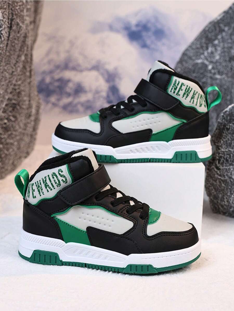 儿童秋冬毛绒保暖时尚校园休闲运动鞋，TPR防滑鞋底，可调节钩环，方便穿脱，经典配色，适合日常穿着，彩色运动鞋