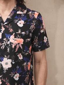 Manfinity ChillVibe Conjunto de ropa de estar por casa informal con top de manga corta con estampado floral de una sola botonadura y pantalones para hombre - Multicolor - Ver 7