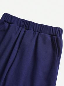 SHEIN 少年寬鬆運動和休閒字母印花短袖T恤和短褲套裝 - 寶藍色 - 查看 15