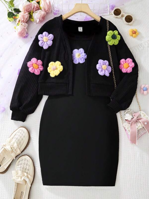 SHEIN Conjunto de dos piezas para niña preadolescente con chaqueta de adorno floral 3D colorido y vestido camisero estampado con flores, estilo vacacional bonito de otoño e invierno