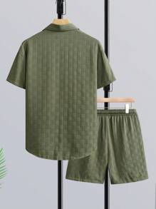 Manfinity RSRT Men's Summer Casual Solid Color Textured Short Sleeve Shirt And Shorts 2pcs Set - Army Green - View 2