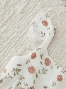 SHEIN Vintaside Kids Baby Girl Floral Print Ruffle Trim Peplum Top & Shorts