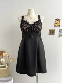 SHEIN Privé 大码女式夏季休闲蕾丝拼布吊带连衣裙 - 黑色 - 查看 12