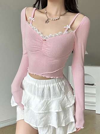 Camiseta de manga larga ajustada de estética, color rosa, con top estrecho y cuello en V con costuras de encaje