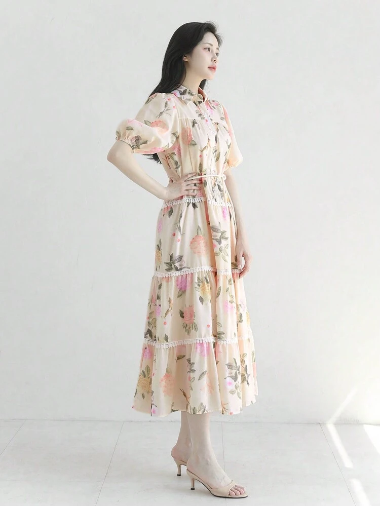 Vestido de manga corta con cintura ceñida y estampado floral en toda la prenda, color beige, para vacaciones y playa, vestido camisero de verano para primavera/verano, atuendo de vacaciones para mujer