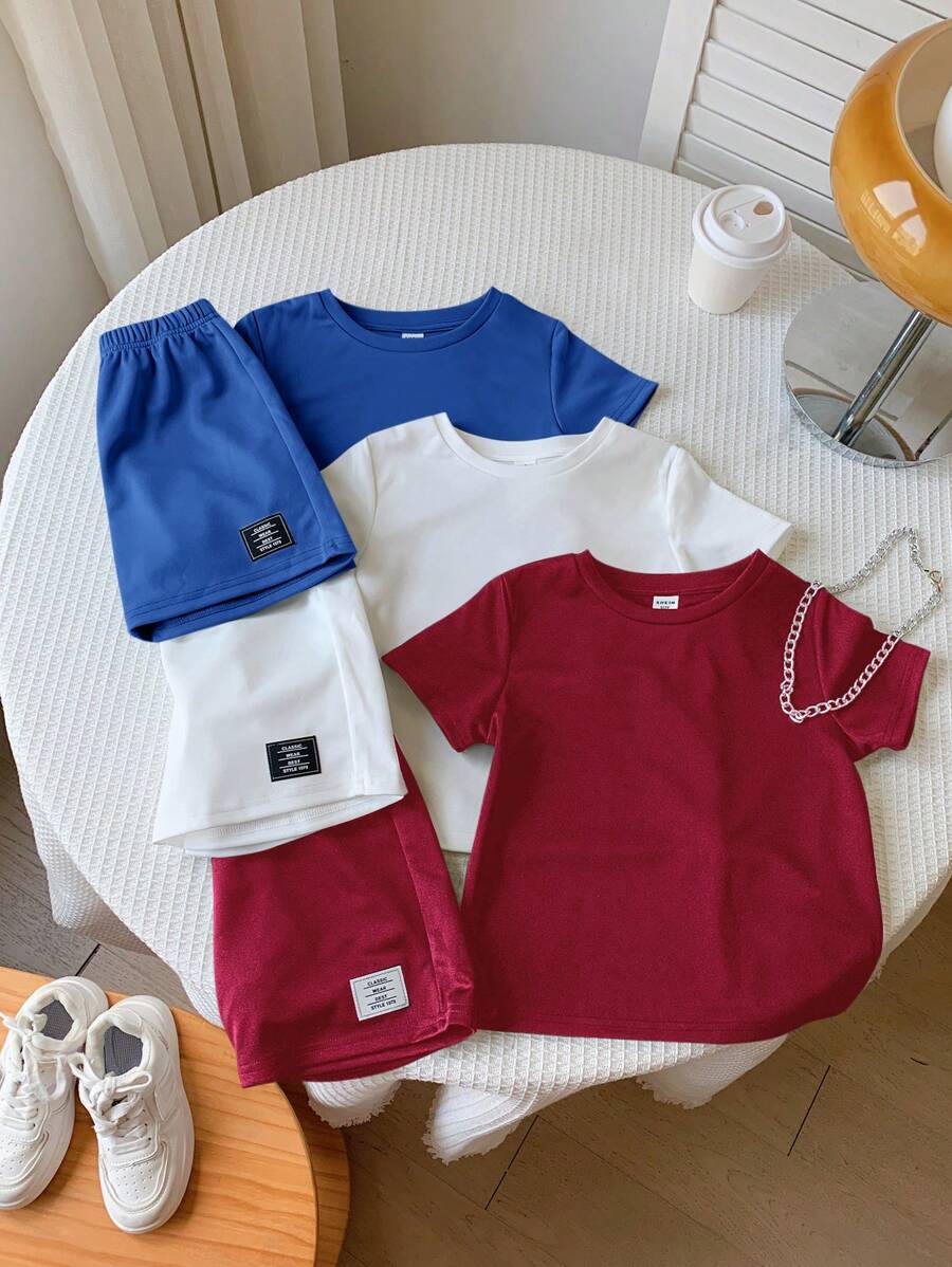 3件套儿童夏季服装,男童舒适休闲风金属项链装饰圆领短袖T恤上衣,印花短裤2件套,高性价比套装,适合户外玩耍、街头摄影、派对、居家休闲等场合。 - 彩色 - 查看 1