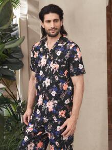 Manfinity ChillVibe Conjunto de ropa de estar por casa informal con top de manga corta con estampado floral de una sola botonadura y pantalones para hombre - Multicolor - Ver 5