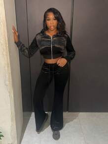 Slaydiva 秋冬休闲简约连帽截短长袖普通肩拉链开衫微喇叭裤Logo标语烫钻水钻黑丝绒女两件套-E - 黑色 - 查看 4