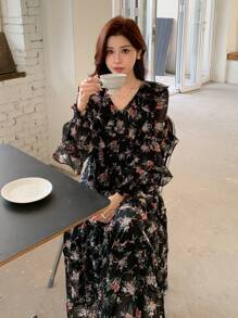 DAZY Women Floral V-Neck Ruffle Hem Long Sleeve Dress,Fall Dress - Black - View 8