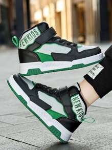 儿童秋冬毛绒保暖时尚校园休闲运动鞋，TPR防滑鞋底，可调节钩环，方便穿脱，经典配色，适合日常穿着，彩色运动鞋