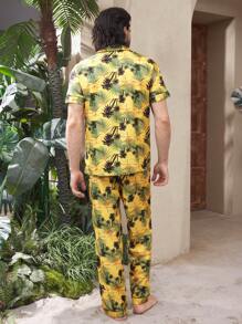 Manfinity ChillVibe 男士热带植物印花衬衫和裤子休闲睡衣套装 - 黃色 - 查看 3
