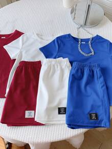 3件套儿童夏季服装，男童舒适休闲风金属项链装饰圆领短袖T恤上衣，印花短裤2件套，高性价比套装，适合户外玩耍、街头摄影、派对、居家休闲等场合。 - 彩色 - 查看 2