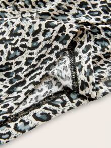 SHEIN EZwear Conjunto de camiseta y pantalones cortos de encaje con estampado de leopardo en contraste para mujer - Gris - Ver 5