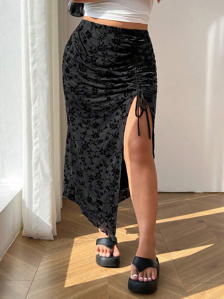 SHEIN EZwear 大码女式花卉植绒侧开衩抽绳下摆黑色半身裙