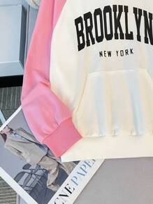 SHEIN Moletom com capuz colorblock para menina adolescente com estampa de fonte em inglês, casual