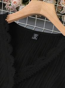 SHEIN LUNE Plus Size Women's Loose Fit Short Sleeve Lace Splice V-Neck Shirt, Summer