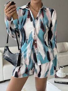 SHEIN Essnce 2 件套女式纽扣长袖全印花上衣和休闲短裤套装 秋季女装 冬季女装 狂欢节服装 办公室服装女士套装 女士套装 淡蓝色衬衫 秋季衬衫 返校衬衫 纽扣衬衫 长袖女式衬衫 褶边短裤 休闲套装 - 彩色 - 查看 6