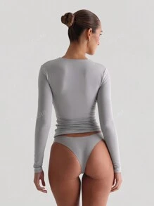 Camiseta ajustada de manga larga con cuello con cremallera y diseño sólido, top deportivo y casual de otoño con estiramiento para mujer de la marca XLLAIS