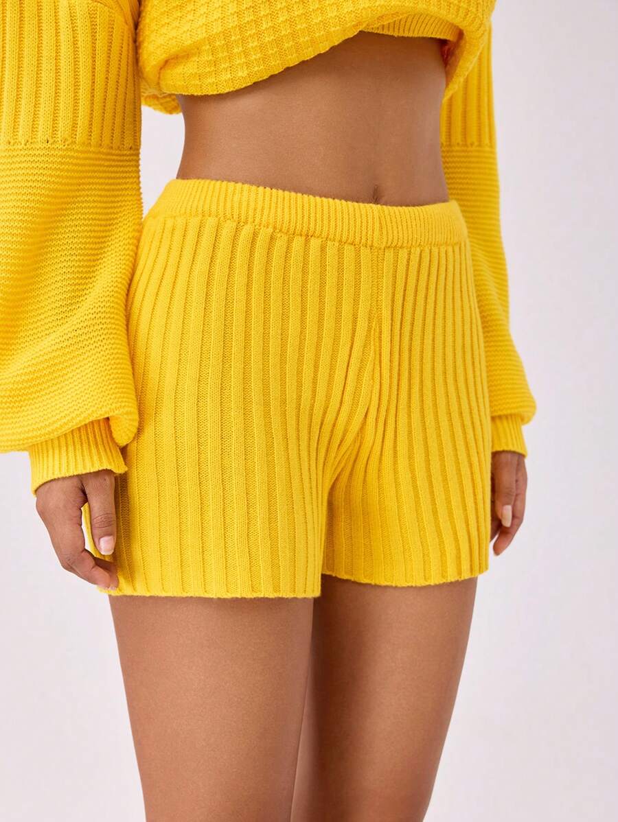 Forever 21 黄色针织中腰短裤，秋冬 - 黃色 - 查看 1