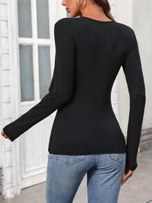 Chiquease Áo thun nữ tay dài cổ lọ ôm vừa vặn có chi tiết xích - màu đen - Xem 2