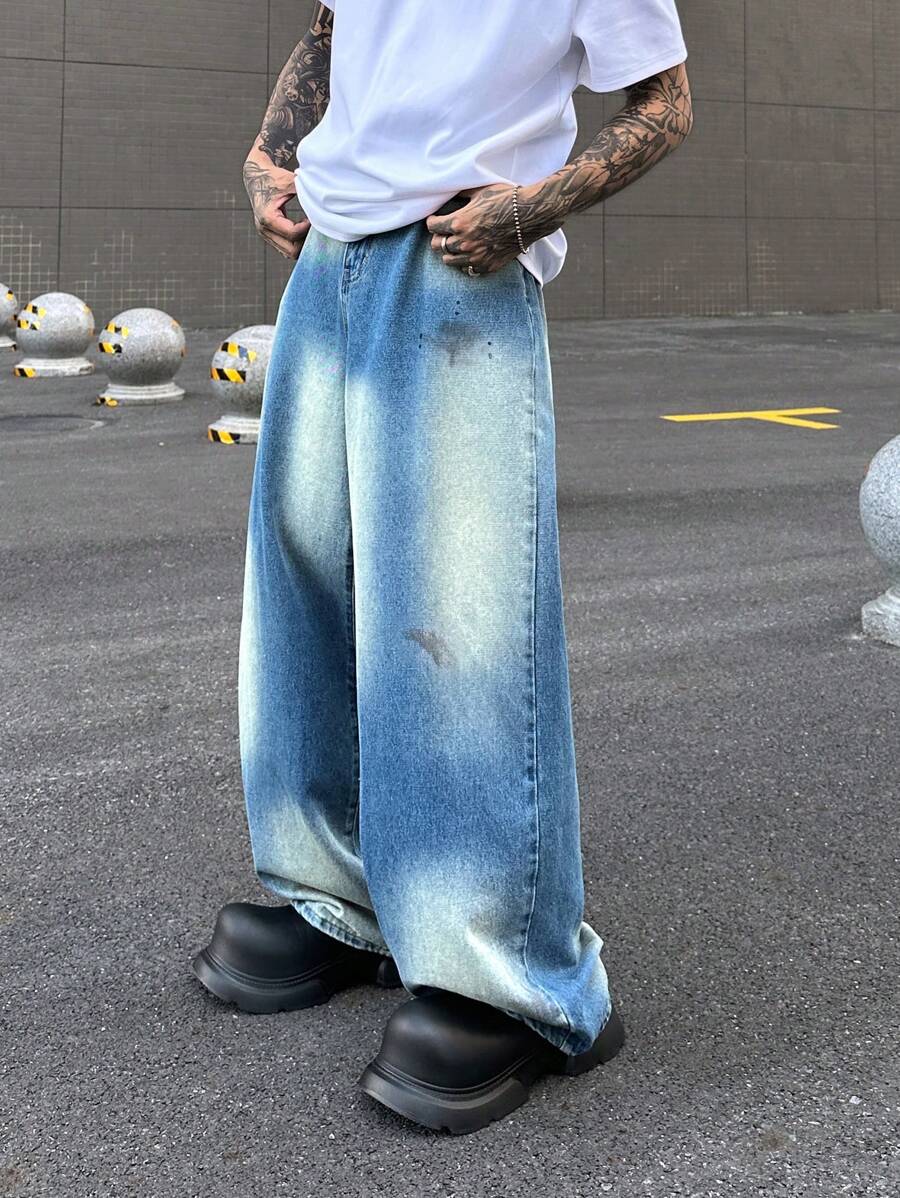 Manfinity Roghcode Y2K 复古街头风格男士深蓝色复古水洗牛仔裤，带污渍和破旧外观，宽腿宽松牛仔裤