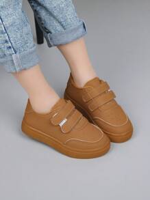 1 双纯色儿童休闲运动鞋，钩环带男女通用儿童帆布鞋，透气软鞋，适合男孩和女孩，适合春秋季节 - 棕色 - 查看 2