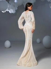 Faeriesty 女士优雅正式晚礼服，采用优雅的圆领设计，通体闪耀亮片刺绣，配以引人注目的灯笼袖，修身剪裁，以及美人鱼尾裙摆，适合盛大活动、周年庆典、节日庆典、正式晚宴和晚宴等场合，也是夏季度假的理想之选。 - 白色 - 查看 3