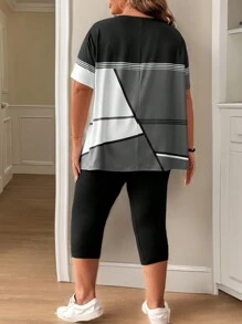 SHEIN CURVE+ Conjunto de 2 peças com Camiseta e Legging Plus Size Feminina, Ajuste Slim, Bloco de Cores Assimétrico e Costura, Estilo de Verão - Preto e Branco - Visão 2