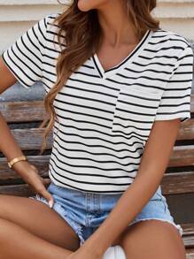 SHEIN LUNE Camiseta de mujer de talla grande, cómoda y transpirable, con cuello en V a rayas y bolsillo, de estilo casual y a la moda, perfecta para viajes - Blanco y Negro - Ver 1
