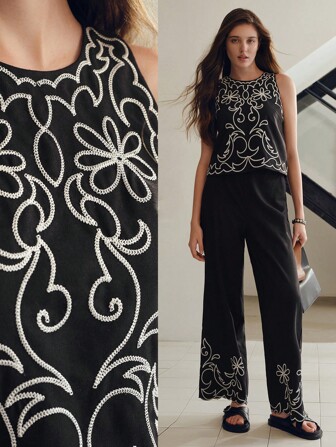 MOTF STUDIO FLORAL EMBROIDERY SLEEVELESS BLOUSE