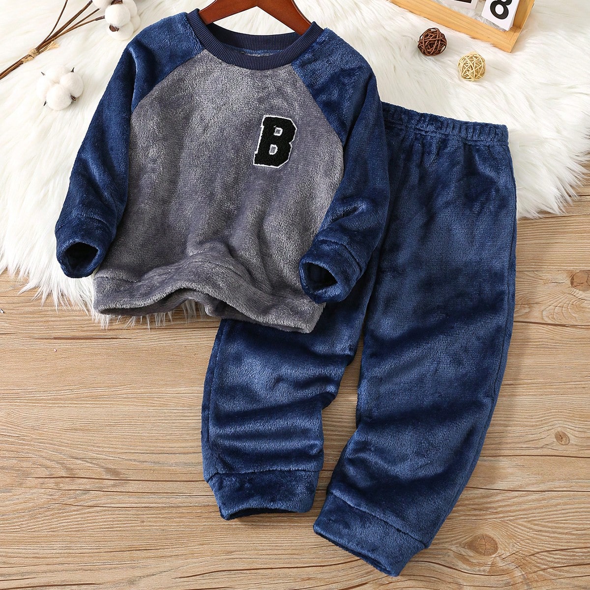 2pcs Young Boy Graphic Print Colorblock Long Sleeve Top And Pants Flannel Pajamas Set, Fall/Winter