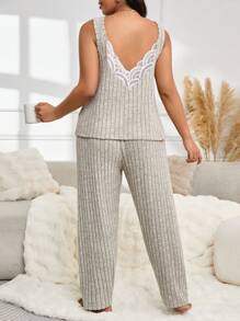 Conjunto de top sin mangas con escote en V y pantalones de encaje en parches y espalda descubierta para tallas grandes