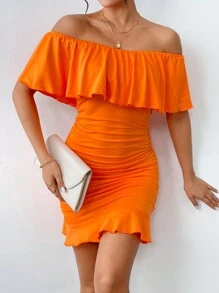 Chiquease 纯色露肩荷叶边下摆修身短裙，休闲日常穿着