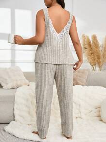 Conjunto de top sin mangas con escote en V y pantalones de encaje en parches y espalda descubierta para tallas grandes