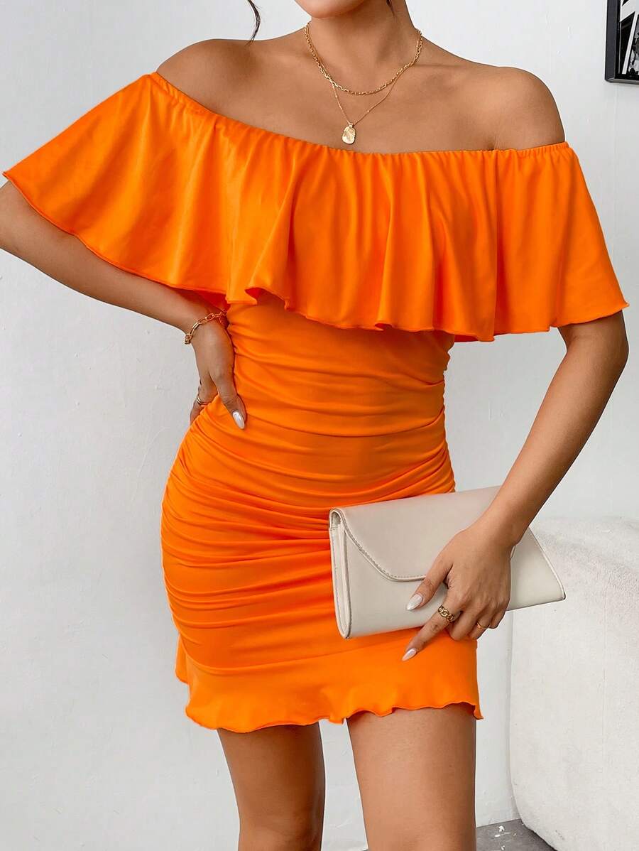 Chiquease 纯色露肩荷叶边下摆修身短裙，休闲日常穿着
