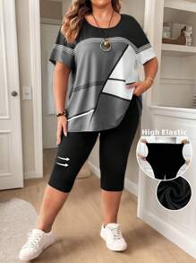 SHEIN CURVE+ Conjunto de 2 peças com Camiseta e Legging Plus Size Feminina, Ajuste Slim, Bloco de Cores Assimétrico e Costura, Estilo de Verão - Preto e Branco - Visão 1