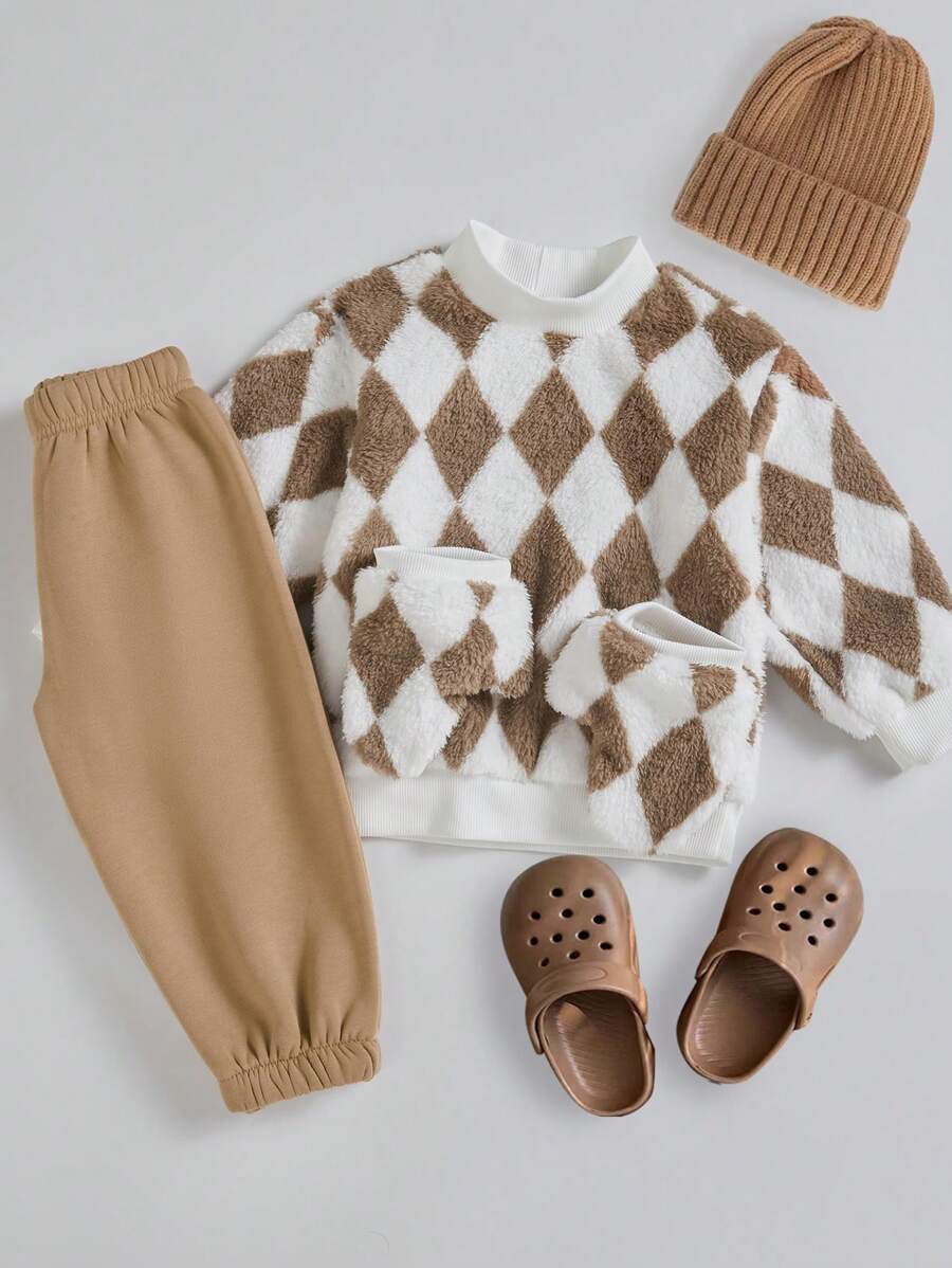 SHEIN 男婴休闲日常可爱有趣温暖厚针织口袋毛衣和裤子套装，适合秋冬季外出
