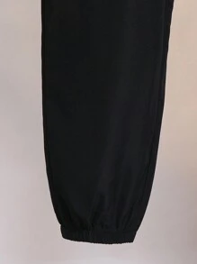 SHEIN 2 件套：Tween Boys 灰色亮面涂层时尚保暖内衬夹克和黑色休闲裤 - 灰色 - 查看 5