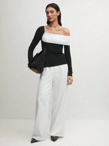 BizChic Blusa de punto de ajuste ceñido con hombro descubierto asimétrico y contraste de color, casual de negocios para mujeres - Blanco y Negro - Ver 6