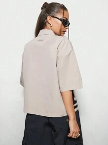 SUMWON WOMEN 朋克宽松拉链图案印花衬衫，短袖上衣 - 杏色 - 查看 2