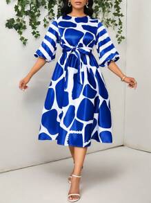 SHEIN Lady Vestido de línea H con estampado geométrico azul y blanco, cinturón con lazo en la cintura y mangas de longitud media para mujer - Azul - Ver 1