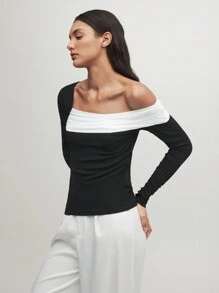BizChic Blusa de punto de ajuste ceñido con hombro descubierto asimétrico y contraste de color, casual de negocios para mujeres - Blanco y Negro - Ver 7