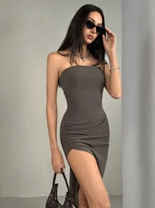 SHEIN X  Ignacia Antonia GENKIRA Vestido mini ceñido sin tirantes de con bajo asimétrico fruncido y abertura ultra alta, sexy y que estiliza la figura - Café - Ver 4