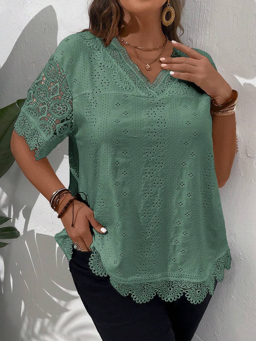 EMERY ROSE Blusa con scollo a V tinta unita, maniche corte, cuciture a giorno e ricamo, adatta per un uso casual quotidiano, taglie comode - Verde - Visualizzare 1