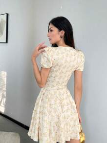 Vestido de mujer con escote en V floral y mangas abullonadas