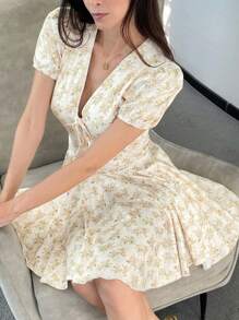 Vestido de mujer con escote en V floral y mangas abullonadas